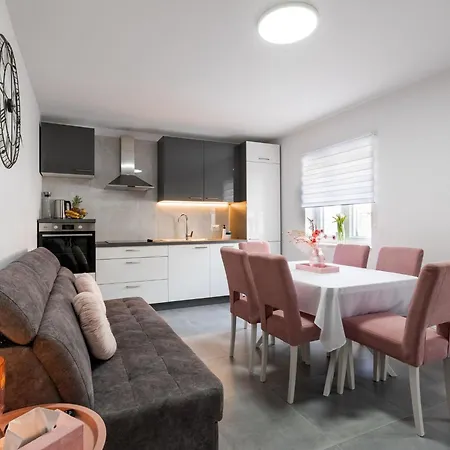 Kurte Apartman *