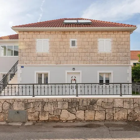 Apartament Kurte *