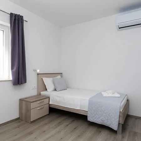 Kurte アパート Nerežišća